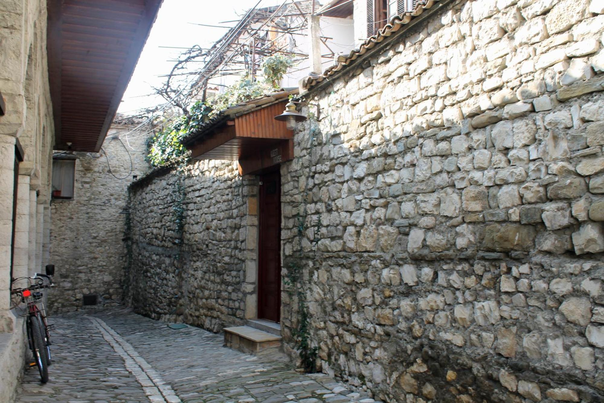 Tomor Shehu Guest House Berat Exterior foto