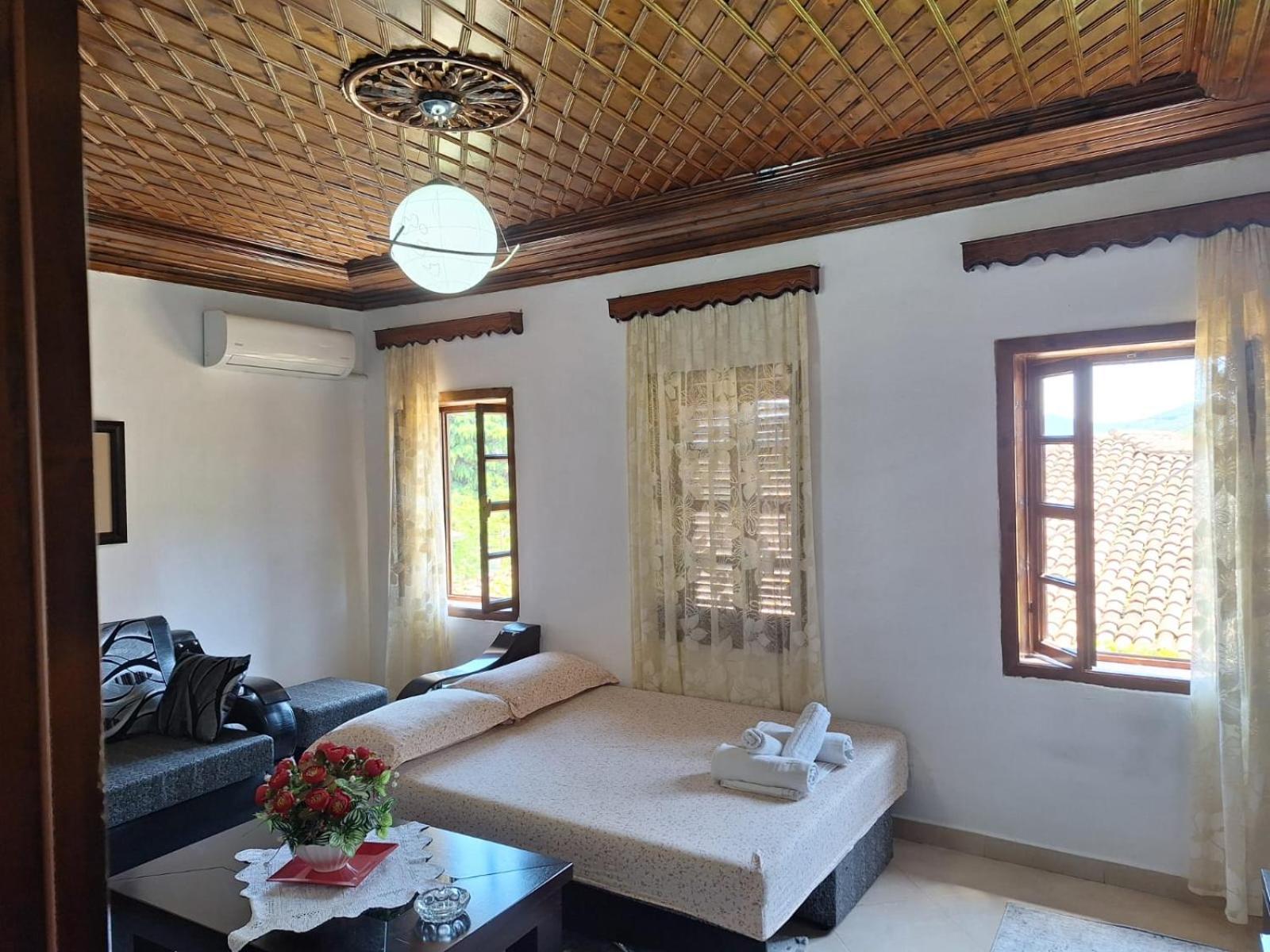 Tomor Shehu Guest House Berat Exterior foto