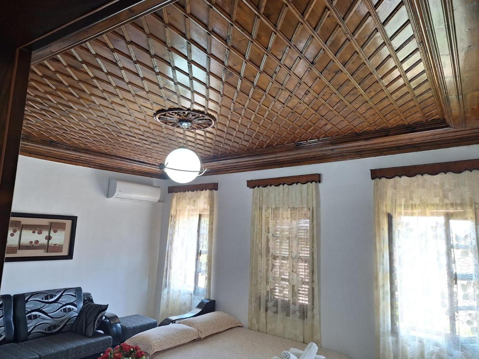 Tomor Shehu Guest House Berat Exterior foto